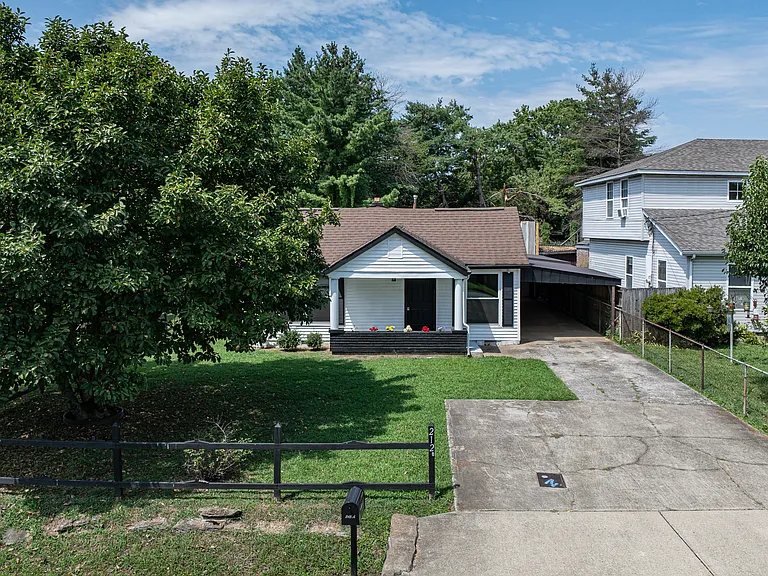 212A McArthur Dr — Photo 3