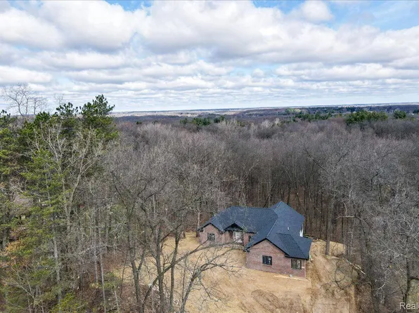 15620 Pine Rdg, Ortonville, MI 48462
