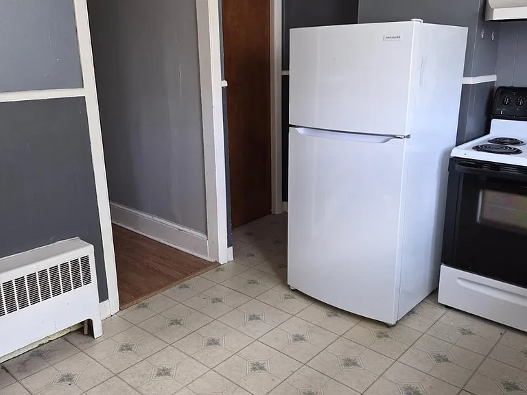 165 Greenwood St #1R — Photo 12