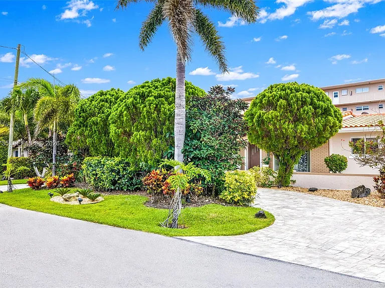 1960 Coral Reef Dr — Photo 52