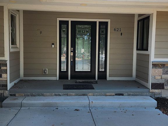 3rd image of 621 Riverside Dr