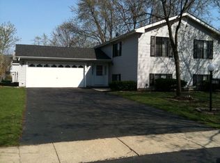 4169 Woodlake Dr, Hanover Park, IL 60133