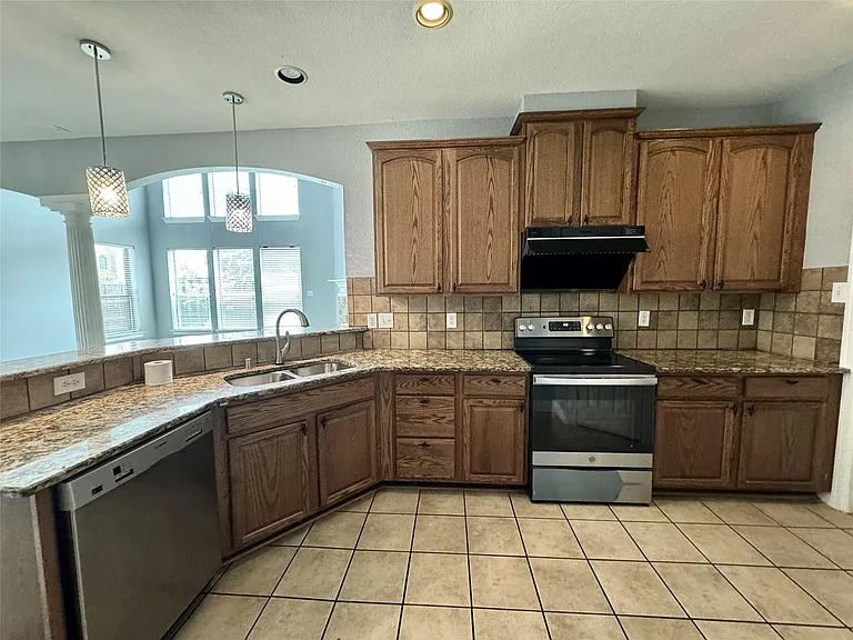 4405 Brighton Dr — Photo 7