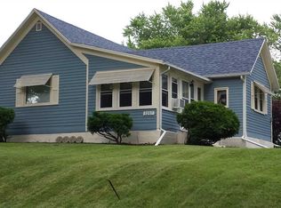 3207 Cleveland St, Clinton, IA 52732