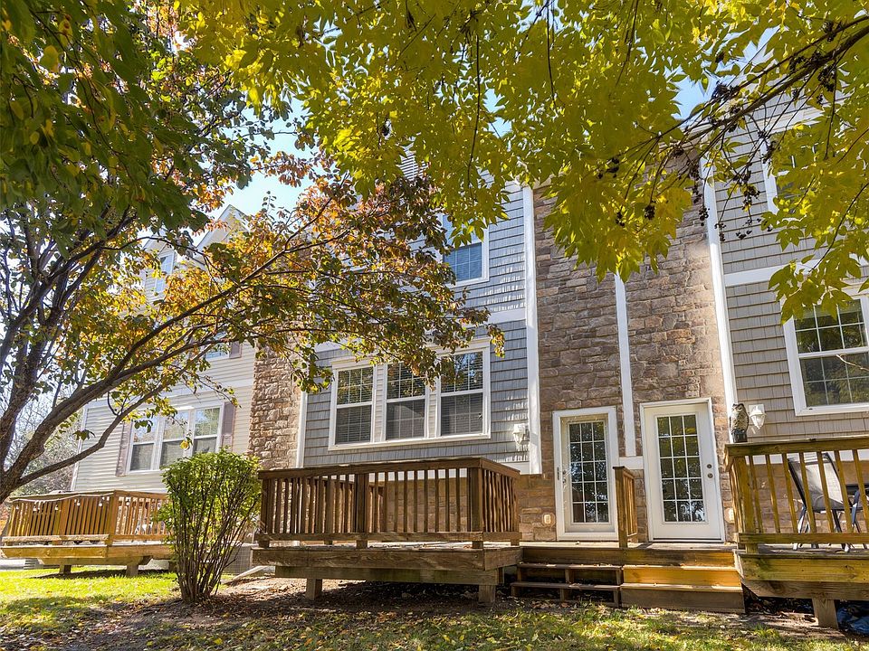 1st image of 323 NE Kingwood