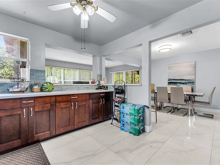 1019 S 29th Ave — Photo 14