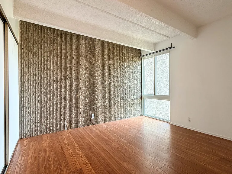 1433 N Williams St #602 — Photo 29