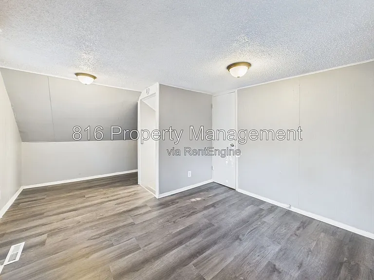6808 S Benton Ave — Photo 23