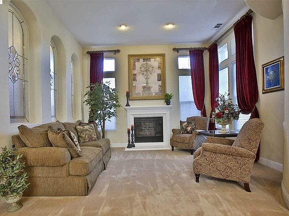 5th image of 6096 Round Hill Dr