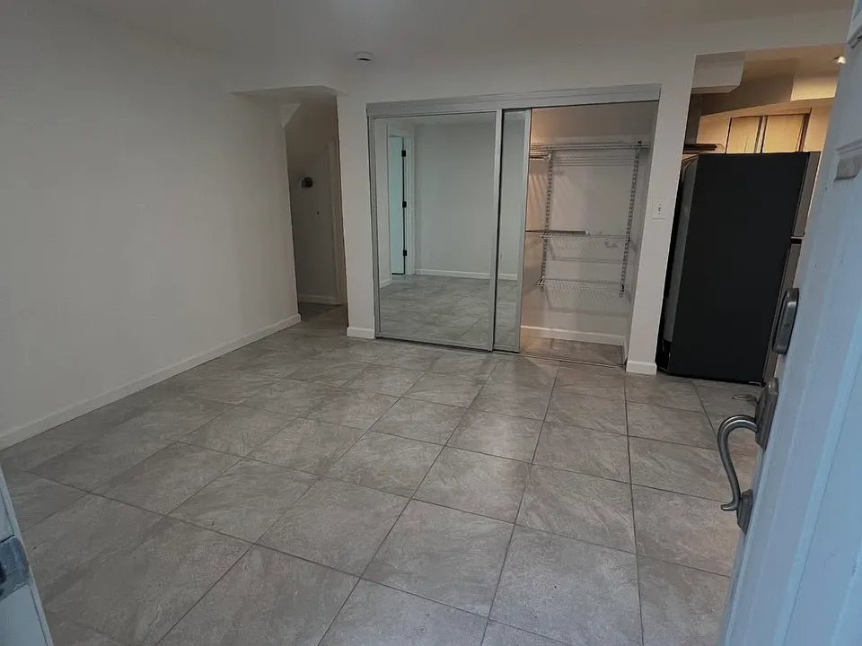 47 Lasalle Dr #1