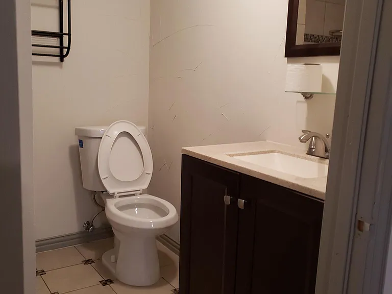 208 Fairview St — Photo 8