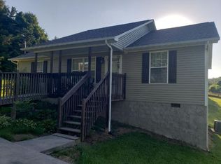 955 Nichols Rd, Dandridge, TN 37725