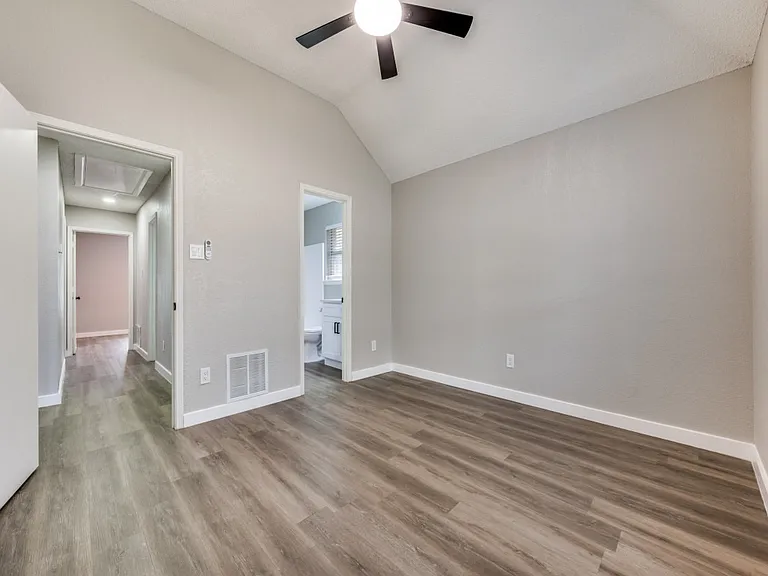 2238 Arroyo Ave — Photo 4