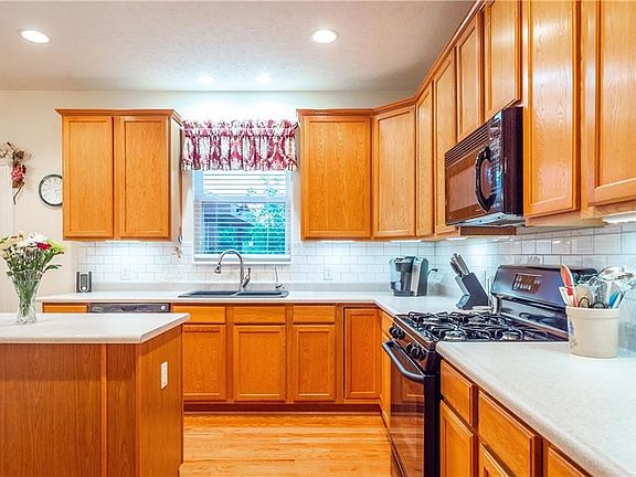 4th image of 6505 Averell Dr
