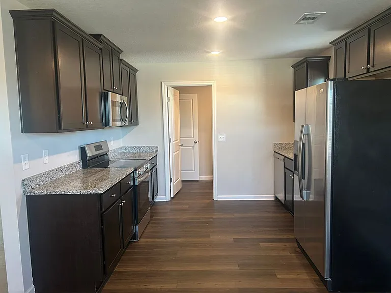 6379 Sandy Bottom Dr — Photo 2