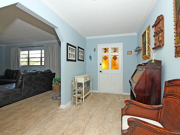 5th image of 2920 Claire Ln