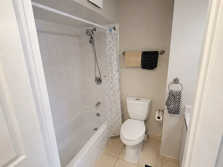 260 Brittany Dr #414 — Photo 13