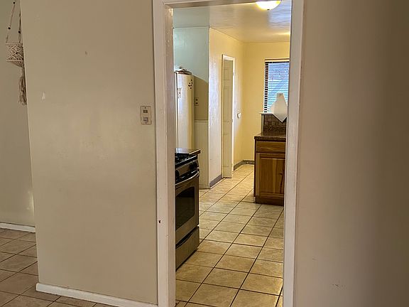 5th image of 1200 Honeysuckle Dr
