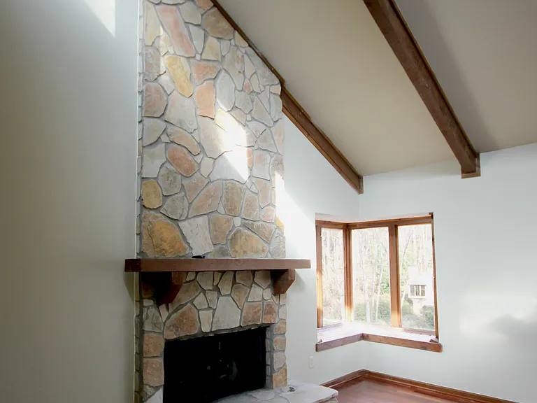 747 Bayliss Dr — Photo 3