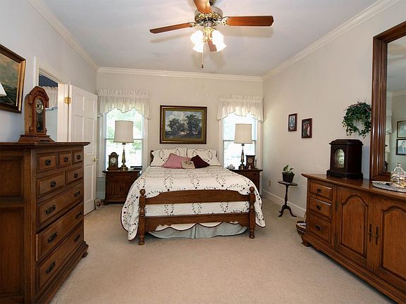 5th image of 8903 Euston Ct