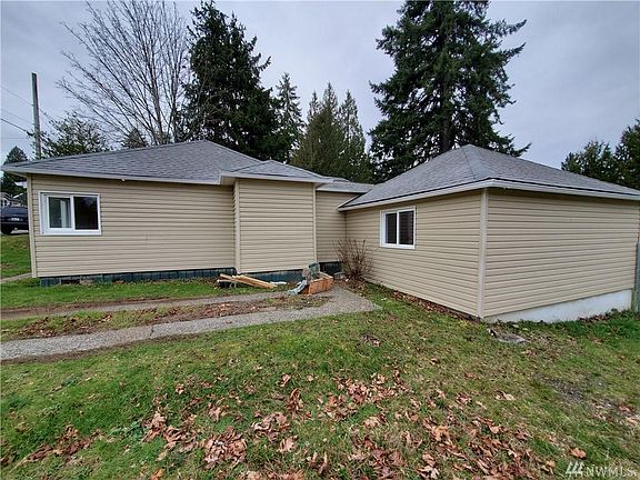 3rd image of 1122 Bayview Ave