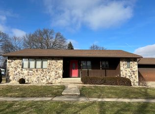 310 4th St, Mendota, IL 61342