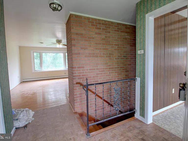 113 Thornton Ct — Photo 31