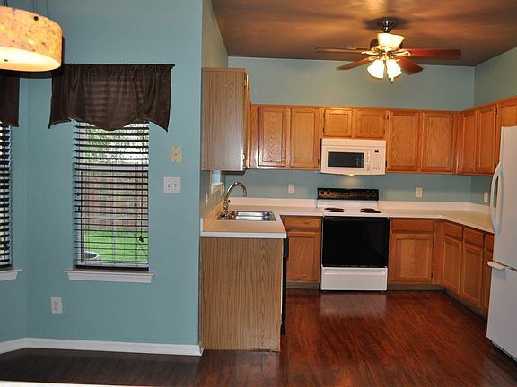 Kitchen with Eat-in Nook