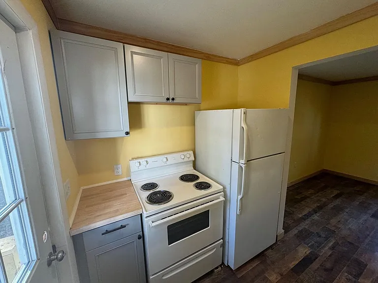 889 Elm St — Photo 2