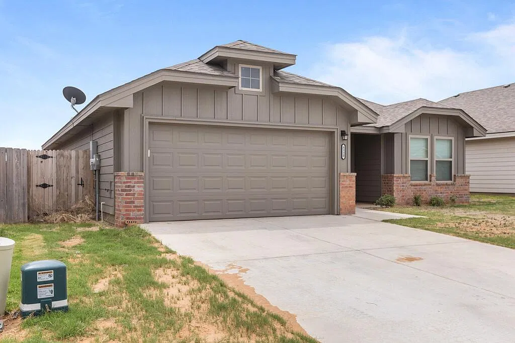 3 bed, 2.0 bath, 1623 sqft, $2,658 — Photo 1