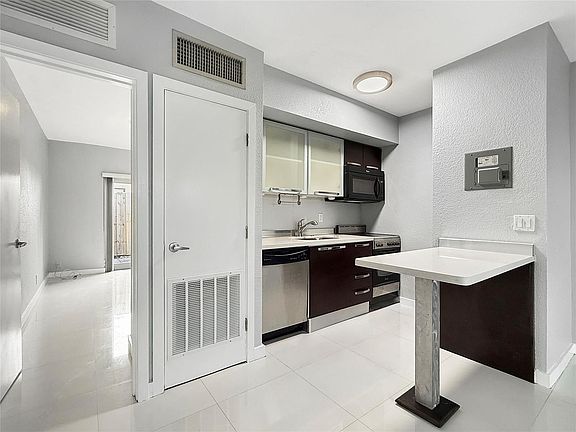 5th image of 1503 NE 4th Ct APT 1