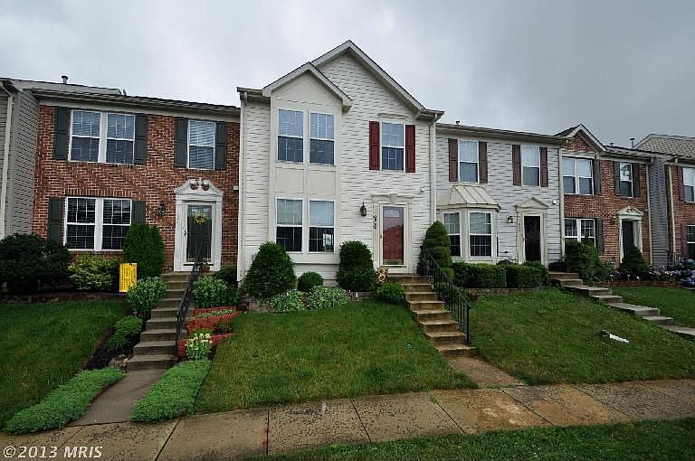 1st image of 906 Felicia Ct