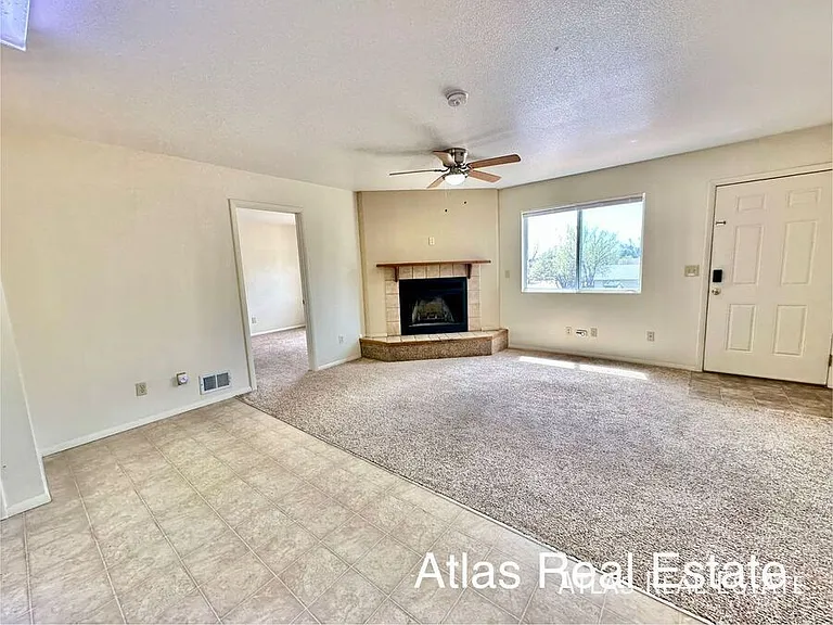1940 W Yampa St #B — Photo 9