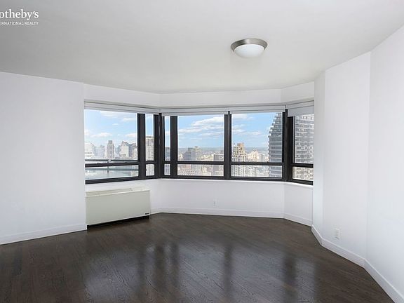 4th image of 240 E 47th St APT 39C