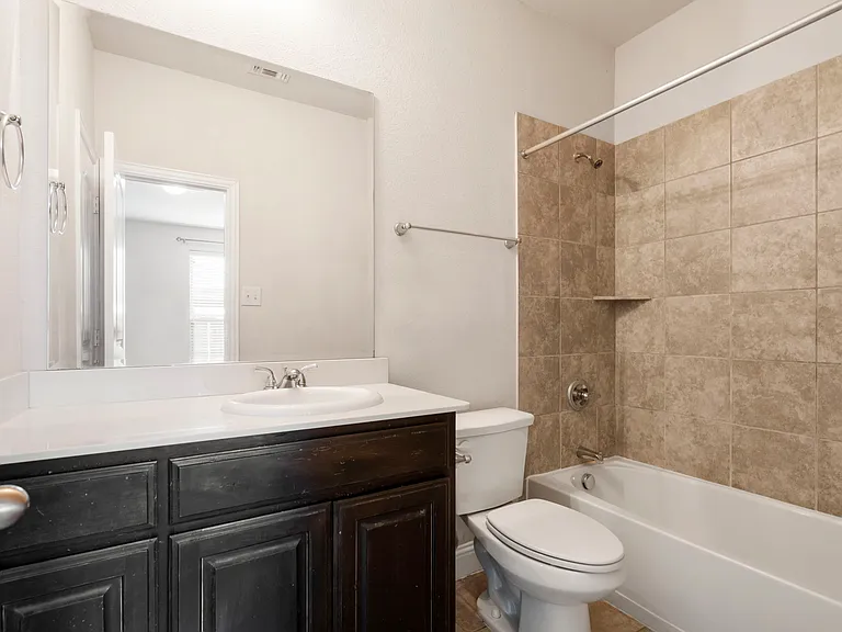 2640 Venice Dr #2 — Photo 8