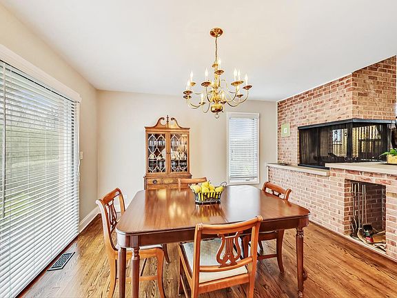 5th image of 130 N Regency Dr E