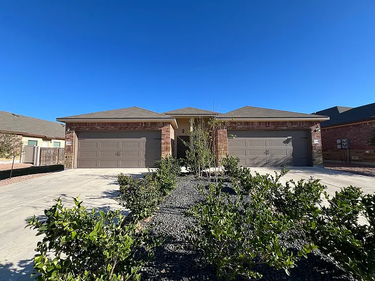 1116 Renee Way — Photo 2
