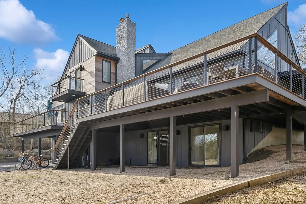 Stunning and Super Fresh Beach House — Photo 2