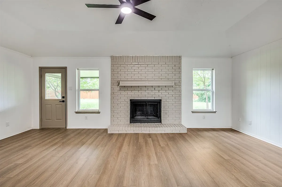 Building Photo - 402 Country Meadow Dr