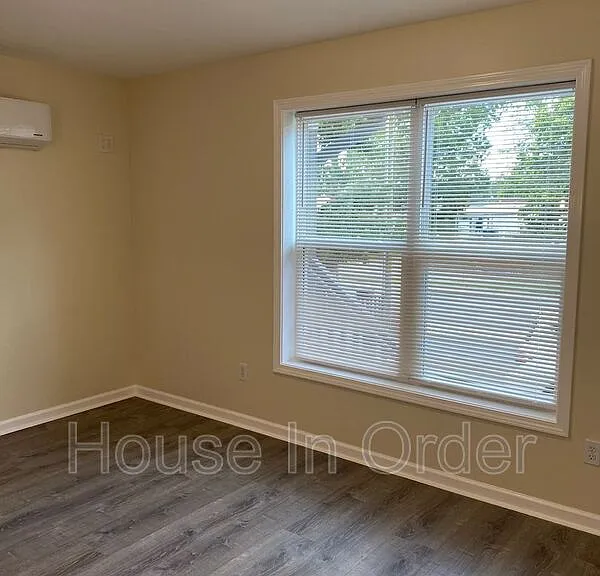 307 8th Ave E #102 — Photo 5