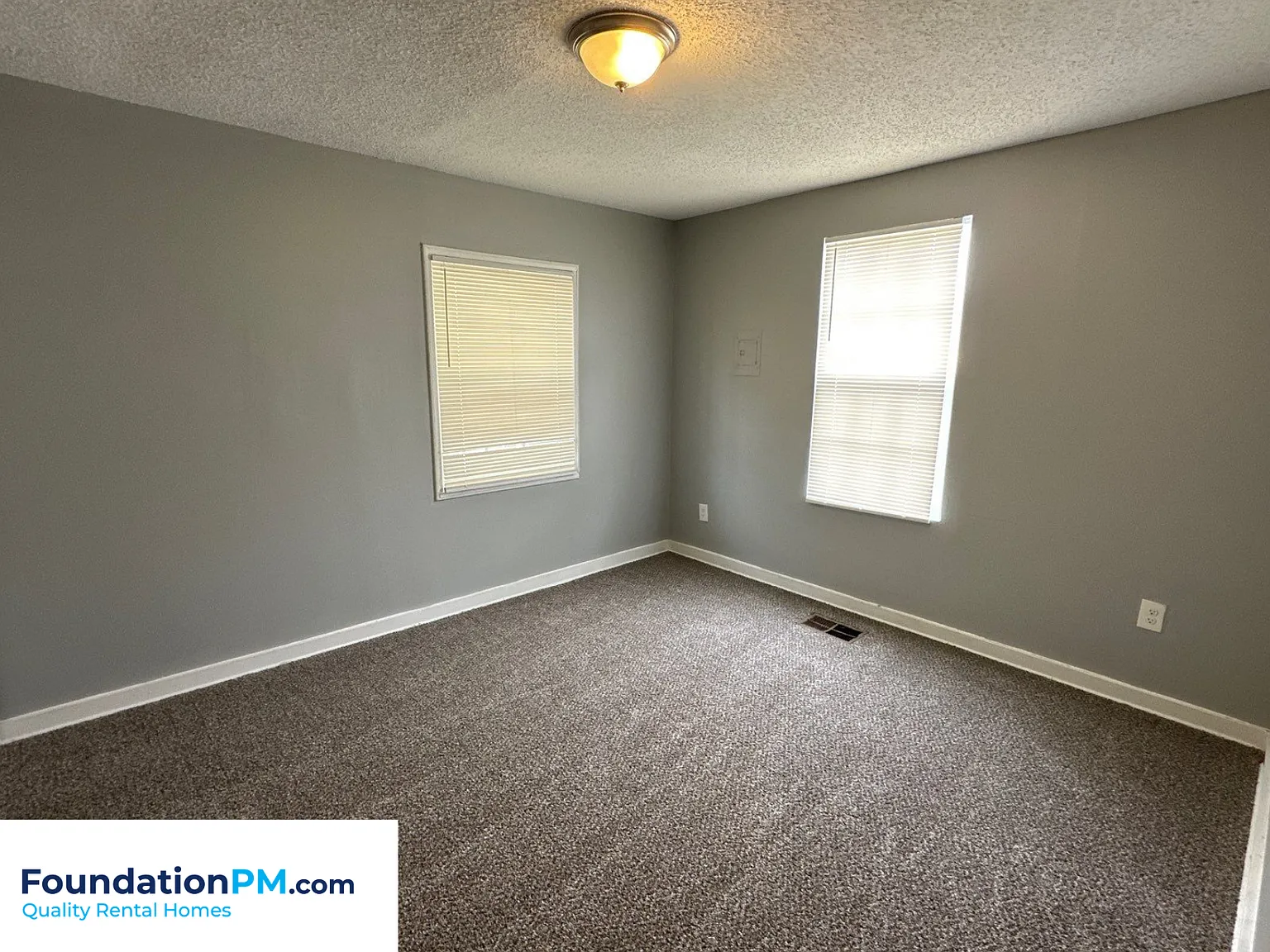 1392 Kyle Street - 1 — Photo 3