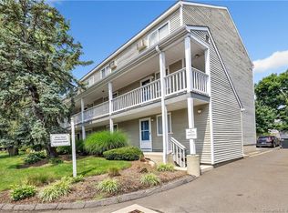 718 Cove Rd APT 4, Stamford, CT 06902