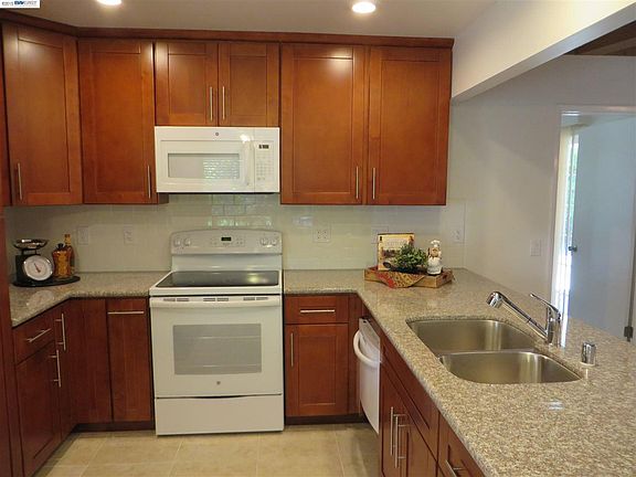 4th image of 5178 Sutherland Dr