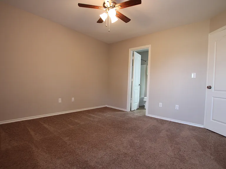 Coming Soon! 1 Bedroom 1.5 Bath Townhome For Rent In Lindale — Photo 10