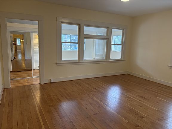 3rd image of 2311-2317 SE Hawthorne Blvd #2313