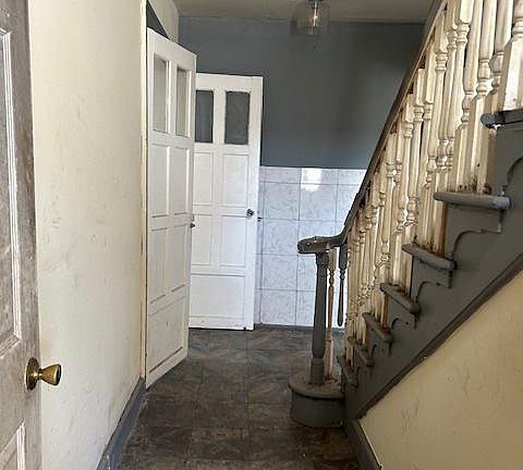3rd image of 822 Greenwood Ave