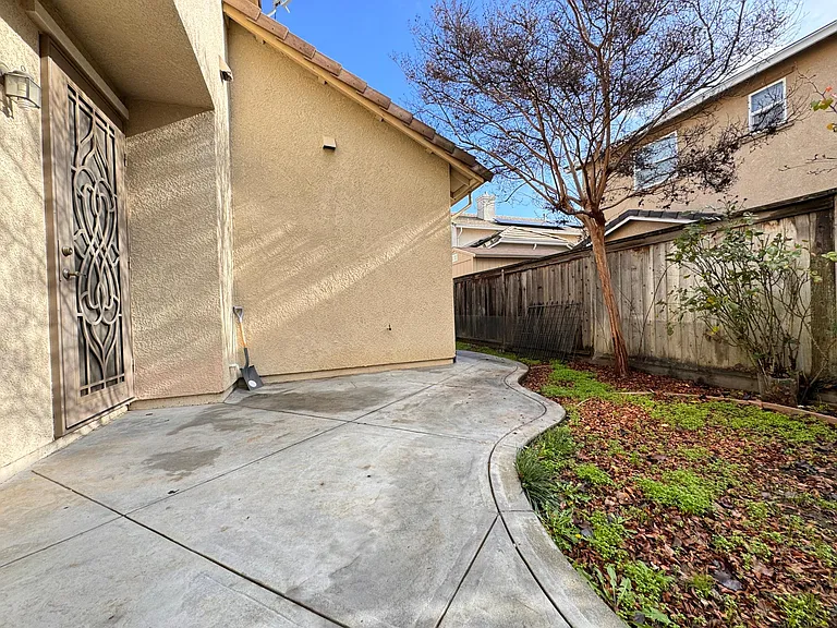 2451 Hanson Dr — Photo 37