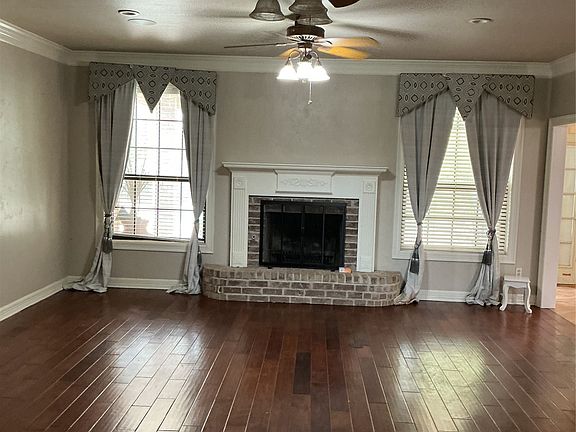3rd image of 201 Woodhaven Dr