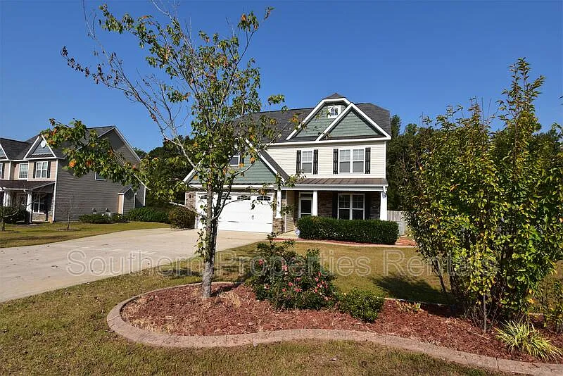 3 bed, 3.5 bath, 2950 sqft, $2,200 — Photo 2