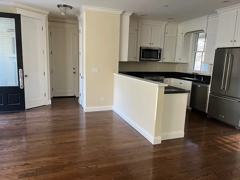 954 Boccoli St — Photo 3